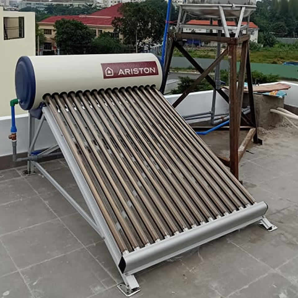 Máy nước nóng mặt trời Ariston 200 lít